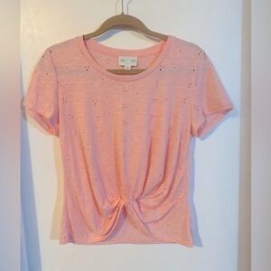 Beautiful peach colored top, by Jun and IVY. Size L.